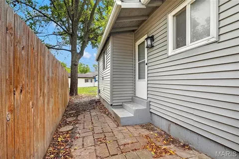 Exterior - 703 Ferguson Ave, Ferguson, MO 63135 photo 1 of 3