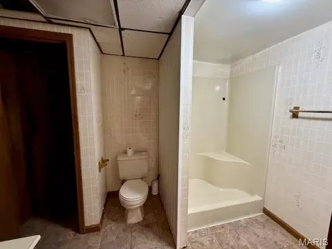 Bath - 2130 Ridge Rd, Jackson, MO 63755 photo 3 of 3