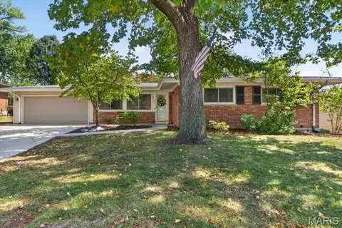 8786 Fern Glen Dr, Saint Louis, MO 63126