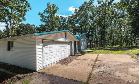 Exterior - 777 Squaw Rd, Cuba, MO 65453 photo 6 of 11
