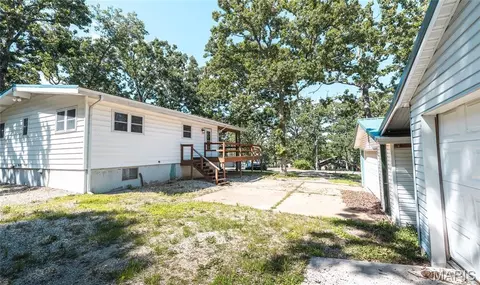 Exterior - 777 Squaw Rd, Cuba, MO 65453 photo 9 of 11