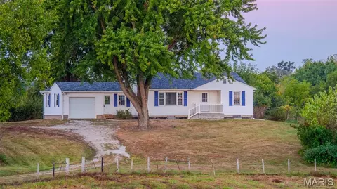 22 Gnade Rd, Elsberry, MO 63343