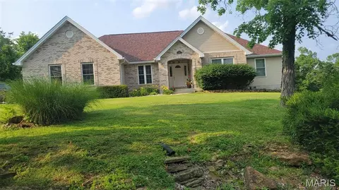 2021 Tanglewood Dr, Pacific, MO 63069