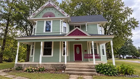 229 N 1st St, Vandalia, IL 62471