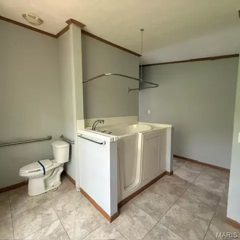 Bath - 6176 Sunset Dr, Cedar Hill, MO 63016 photo 2 of 3