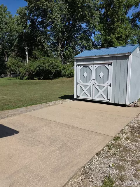 Exterior - 205 Midland Dr, Wright City, MO 63390 photo 2 of 4