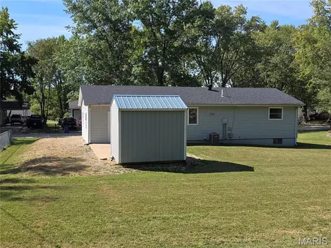 Exterior - 205 Midland Dr, Wright City, MO 63390 photo 3 of 4