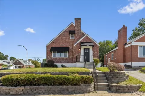 8746 Park Ln, Saint Louis, MO 63147