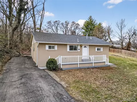 202 2nd St, Winfield, MO 63389