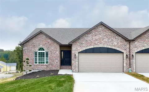 153 Canyon Creek Cir, Moscow Mills, MO 63362
