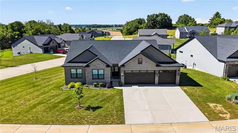 2911 Kehrswood Ct, Maryville, IL 62062
