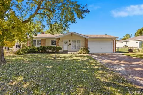 540 Coachway Ln, Hazelwood, MO 63042