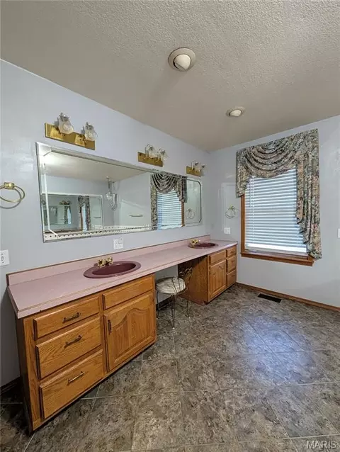 Bath - 6460 Craig Dr, Cedar Hill, MO 63016 photo 2 of 2