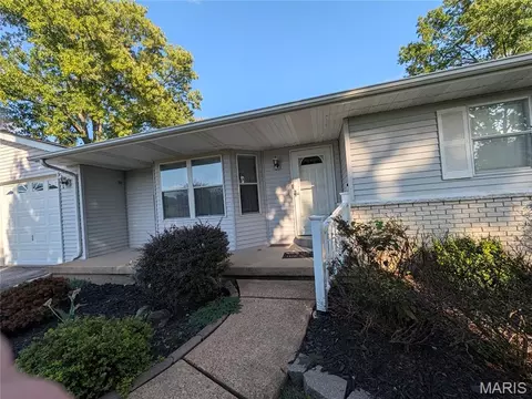 6460 Craig Dr, Cedar Hill, MO 63016