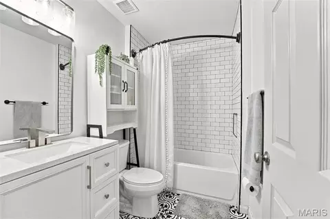 Bath - 103 Hemingway Ln #B, Weldon Spring, MO 63304 photo 1 of 6