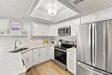 Kitchen - 103 Hemingway Ln #B, Weldon Spring, MO 63304 photo 2 of 4