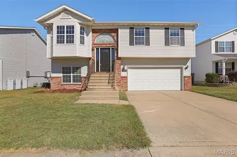 2217 Hunters Point Dr, Granite City, IL 62040