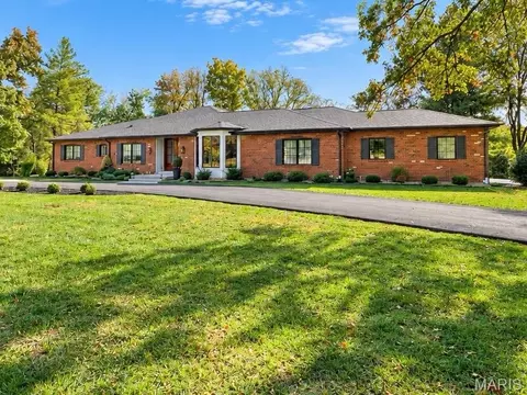 20 Villa Coublay, Frontenac, MO 63131