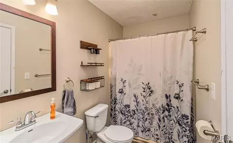 Bath - 22885 Hickerson Dr, Saint Robert, MO 65584 photo 3 of 3