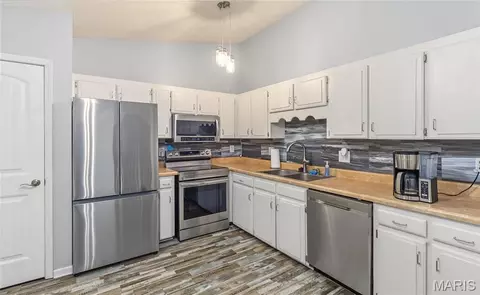 Kitchen - 22885 Hickerson Dr, Saint Robert, MO 65584 photo 1 of 1