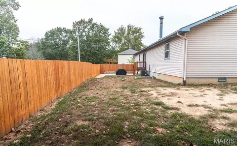 Exterior - 22885 Hickerson Dr, Saint Robert, MO 65584 photo 4 of 6