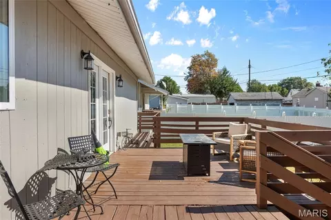 Exterior - 123 W 5th St, Roxana, IL 62084 photo 5 of 10