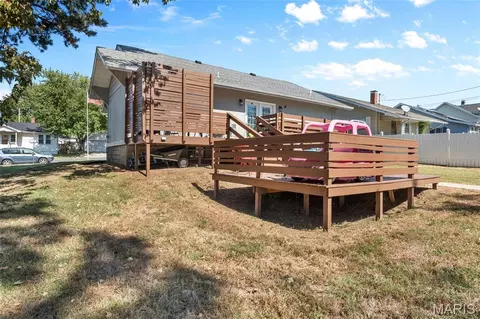 Exterior - 123 W 5th St, Roxana, IL 62084 photo 9 of 10