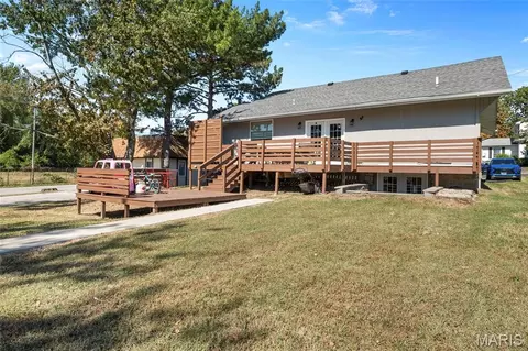 Exterior - 123 W 5th St, Roxana, IL 62084 photo 8 of 10