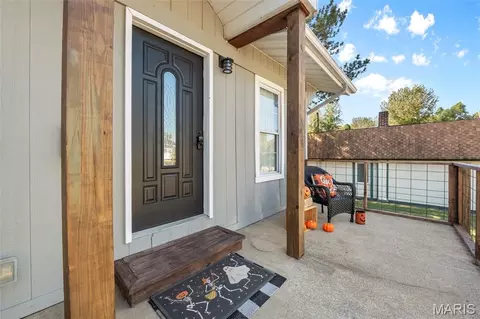 Exterior - 123 W 5th St, Roxana, IL 62084 photo 3 of 10