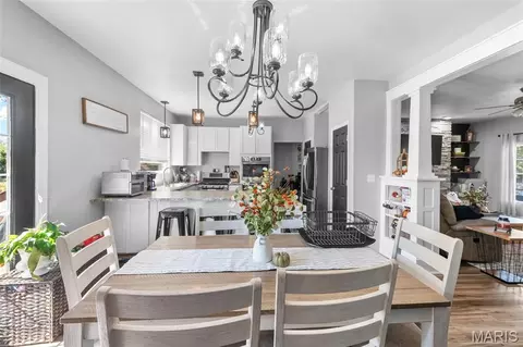 Dining - 123 W 5th St, Roxana, IL 62084 photo 1 of 1