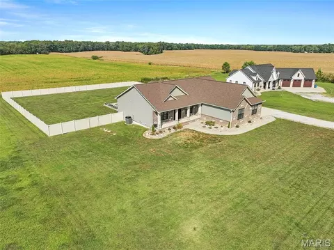 Exterior - 8357 Maple Grove Rd, Troy, IL 62294 photo 8 of 8