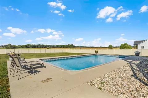 Exterior - 8357 Maple Grove Rd, Troy, IL 62294 photo 5 of 8