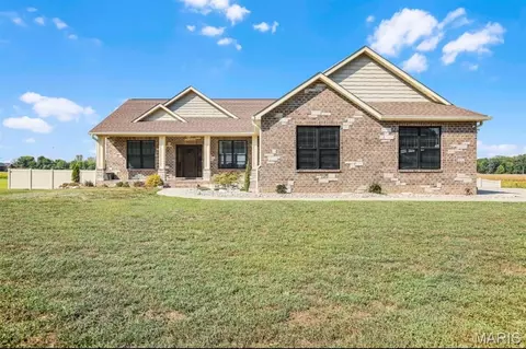 8357 Maple Grove Rd, Troy, IL 62294