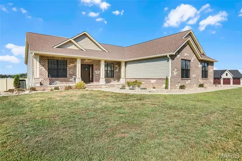 Exterior - 8357 Maple Grove Rd, Troy, IL 62294 photo 2 of 8