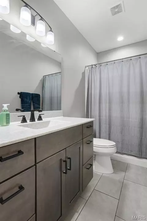 Bath - 8357 Maple Grove Rd, Troy, IL 62294 photo 4 of 5