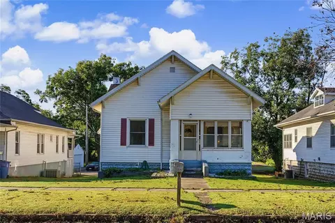 407 E Maple St, Scott City, MO 63780