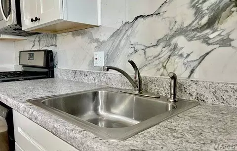 Kitchen - 612 Thunderbird Ct, Chesterfield, MO 63017 photo 2 of 2