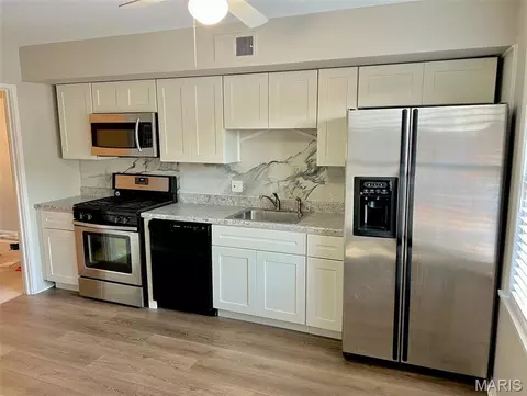 Kitchen - 612 Thunderbird Ct, Chesterfield, MO 63017 photo 1 of 2