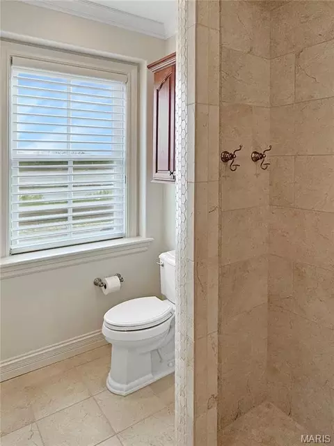 Bath - 524 W Front St, Washington, MO 63090 photo 3 of 10