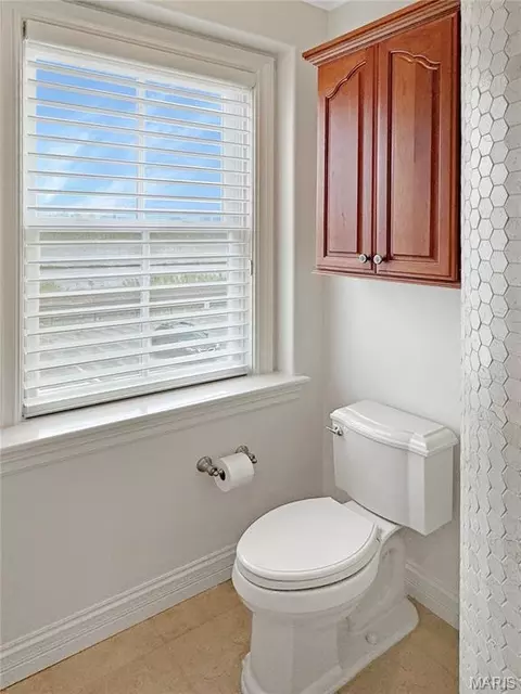 Bath - 524 W Front St, Washington, MO 63090 photo 2 of 10