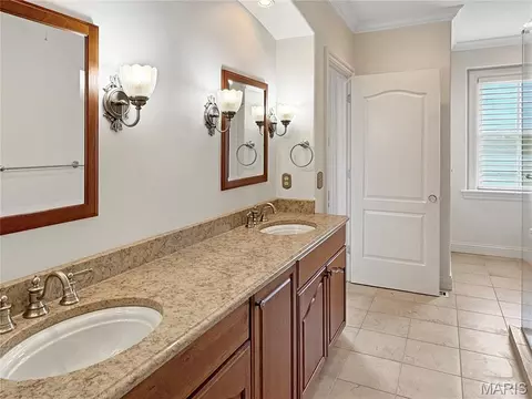 Bath - 524 W Front St, Washington, MO 63090 photo 8 of 10