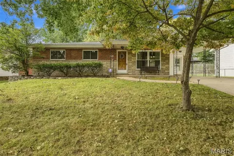 1790 Bobbinray Ave, Florissant, MO 63031