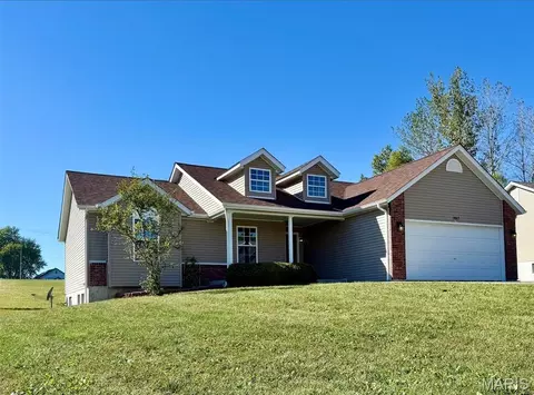 1007 Wrigley Cir, Warrenton, MO 63383