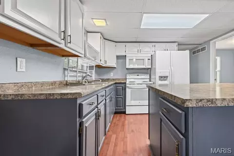 Kitchen - 2941 Meyer Rd, Festus, MO 63028 photo 1 of 4