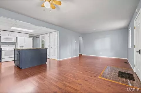 Living - 2941 Meyer Rd, Festus, MO 63028 photo 2 of 4