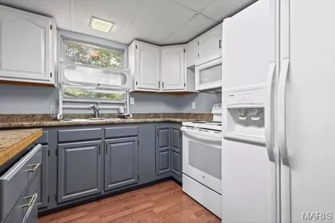 Kitchen - 2941 Meyer Rd, Festus, MO 63028 photo 4 of 4