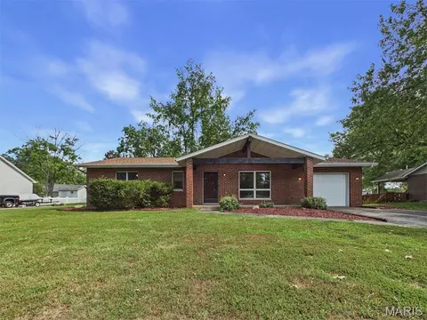 116 Mark Trail Dr, Glen Carbon, IL 62034
