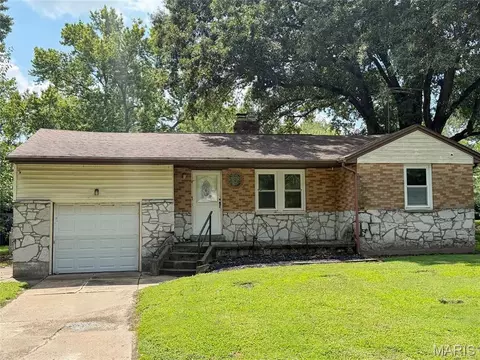 1572 Farmview Ave, Saint Louis, MO 63138