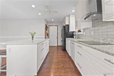 Kitchen - 1190 W 9th St, Washington, MO 63090 photo 2 of 3