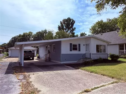 2614 Pine St, Granite City, IL 62040